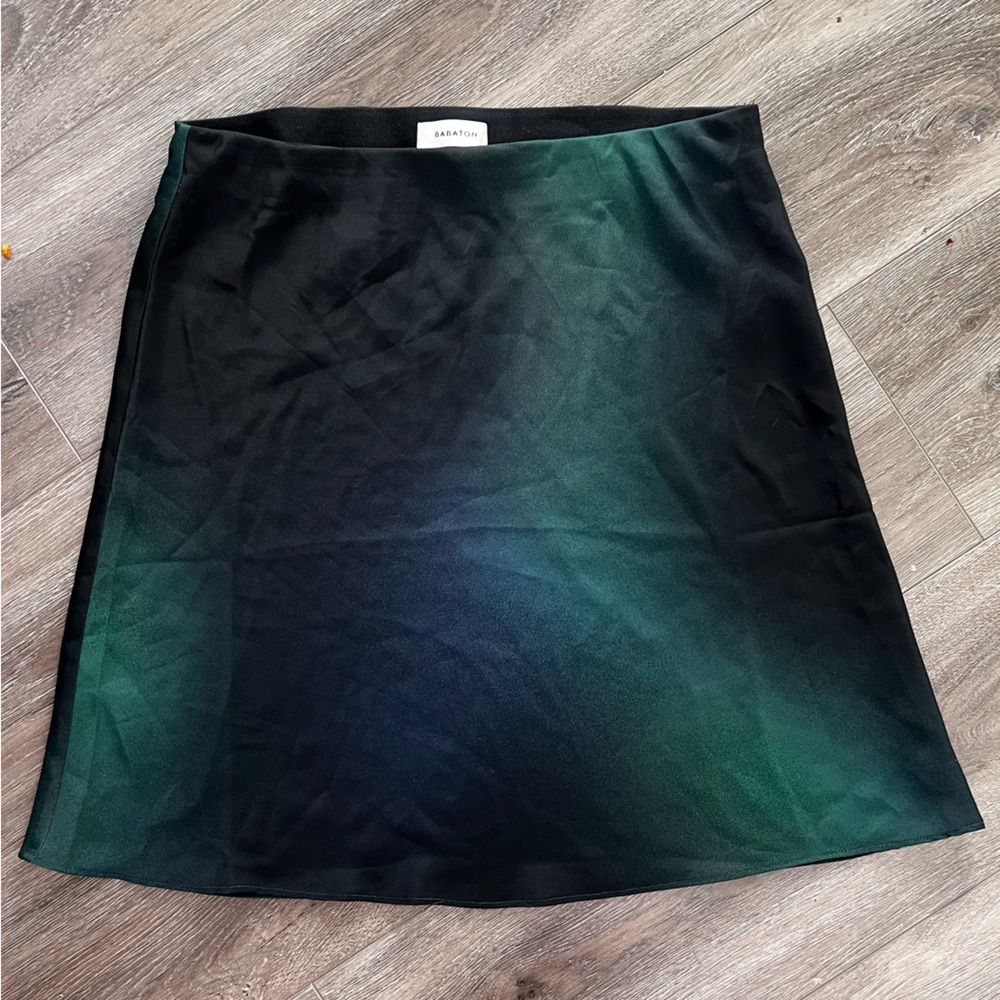 NWOT Babaton green skirt metallic print